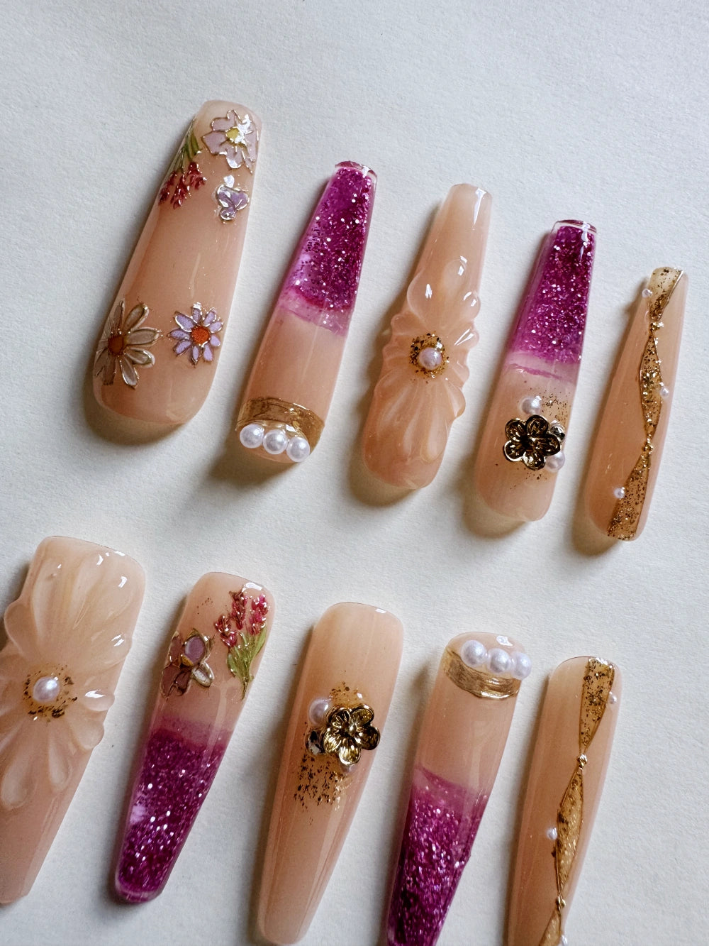 Golden Lotus Hand Drawn New Chinese Style Cat Eye Flowing Sand Nail Art